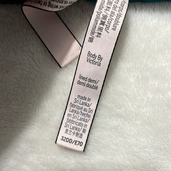 Victoria’s Secret Bra - Picture 2 of 2